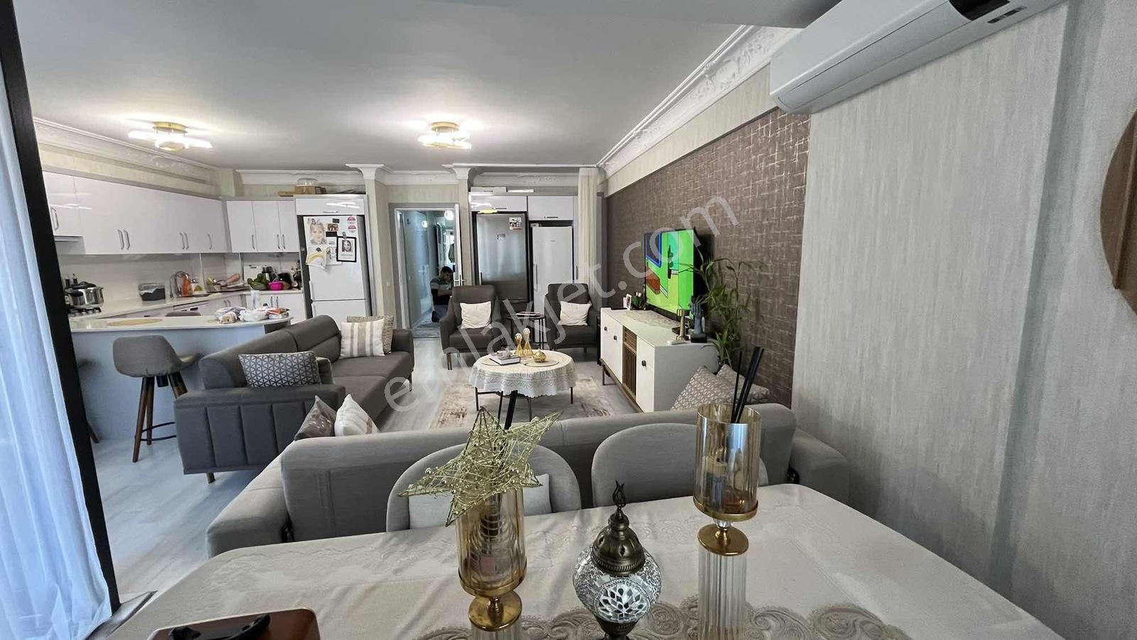 Kemeraltı Denize Yürüme Mesafesinde Asansörlü 3+1 Düz Daire - Görsel 3