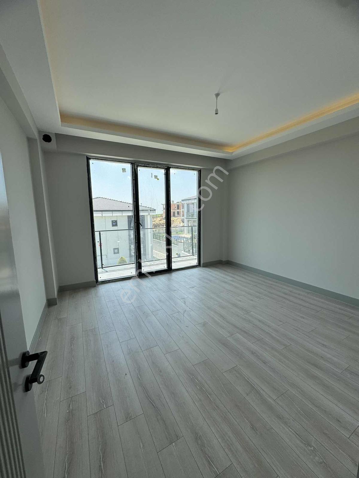 Tuğra'dan Önerler'de Site İçinde Müstakil Havuzlu Bodrumlu Villa - Görsel 21