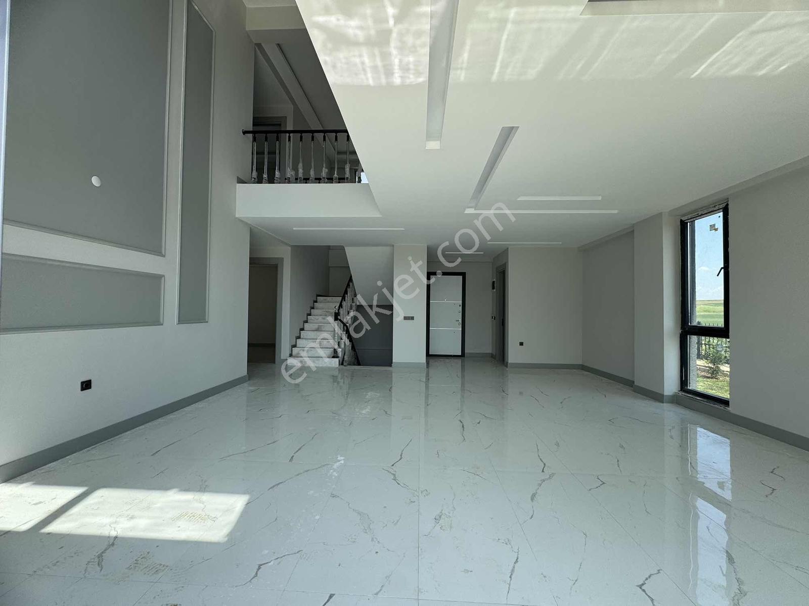 Tuğra'dan Önerler'de Site İçinde Müstakil Havuzlu Bodrumlu Villa - Görsel 26