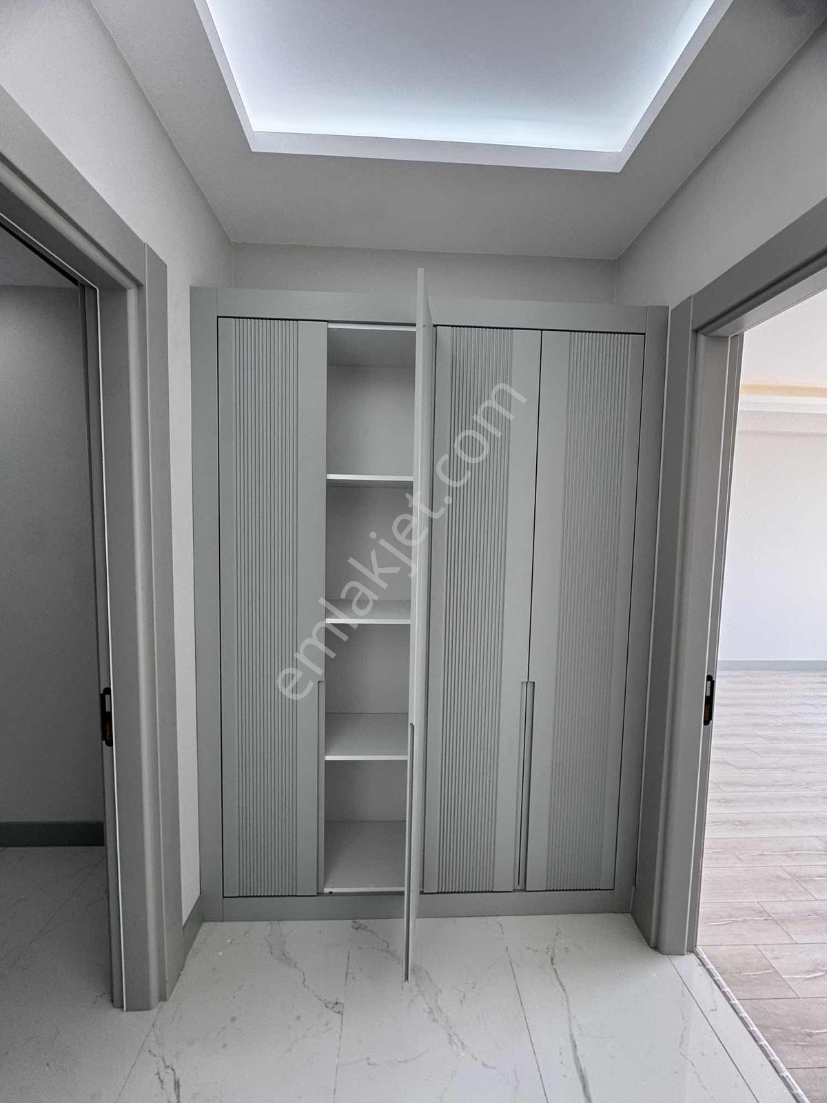 Tuğra'dan Önerler'de Site İçinde Müstakil Havuzlu Bodrumlu Villa - Görsel 14