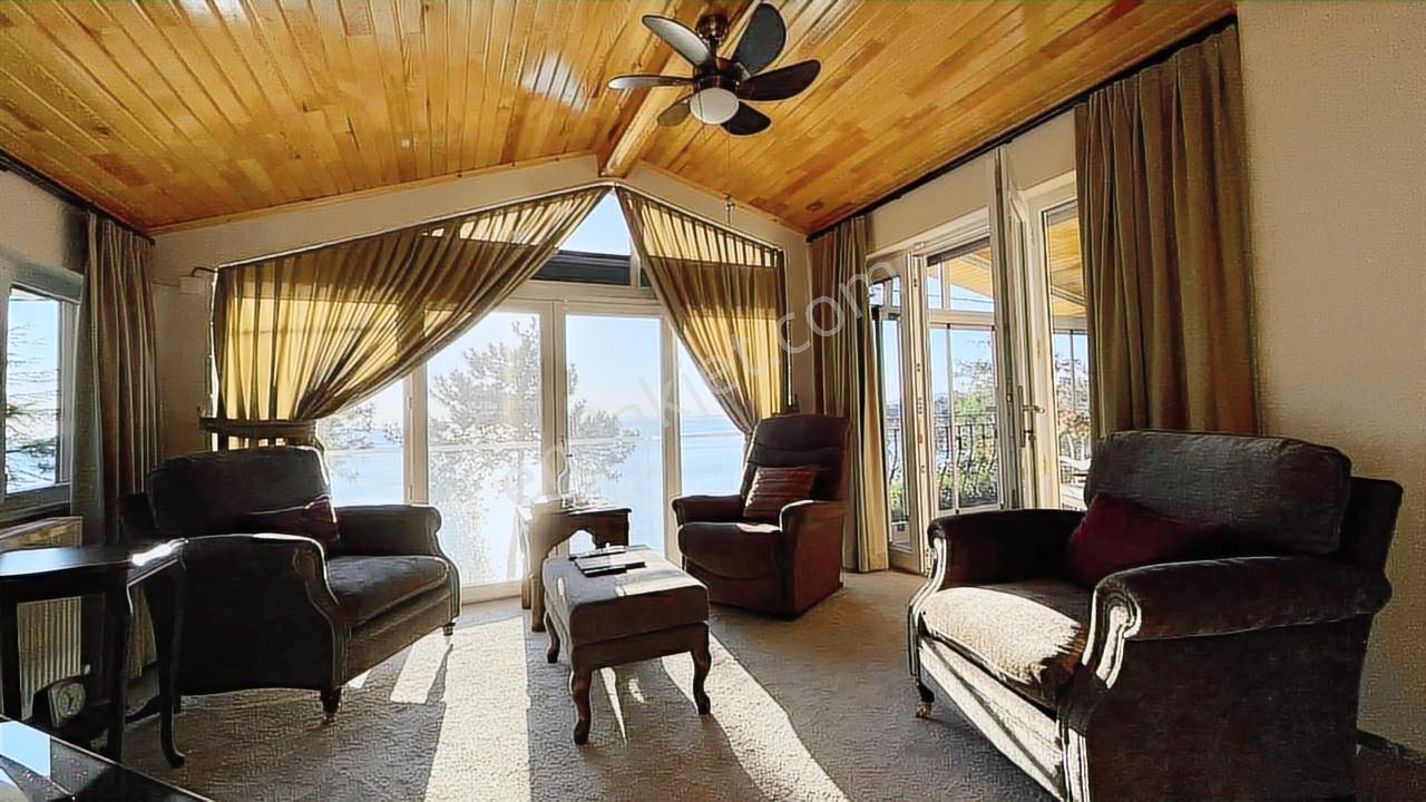 Büyükçekmece De 4+2 Satılık Villa Denize Sıfır Asansörlü - Görsel 23