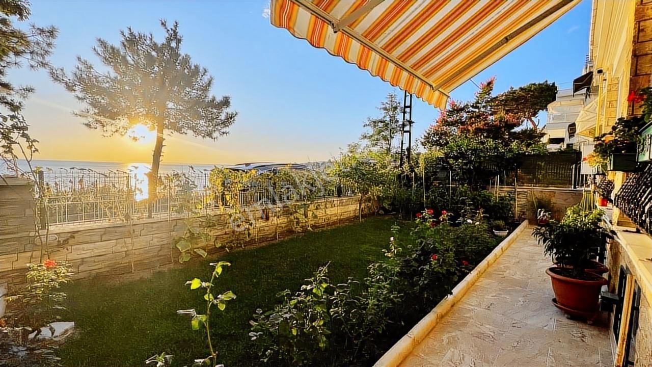 Büyükçekmece De 4+2 Satılık Villa Denize Sıfır Asansörlü - Görsel 24