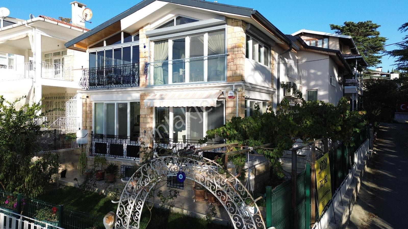 Büyükçekmece De 4+2 Satılık Villa Denize Sıfır Asansörlü - Görsel 12