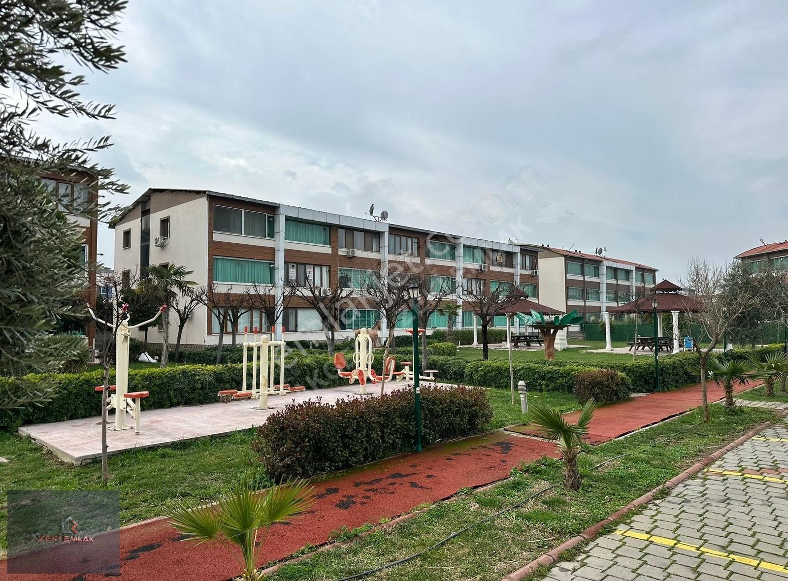 Zeki Emlak'tan Muradiye Villalar Bölgesi Site İçinde Satılık 1+1 - Görsel 2
