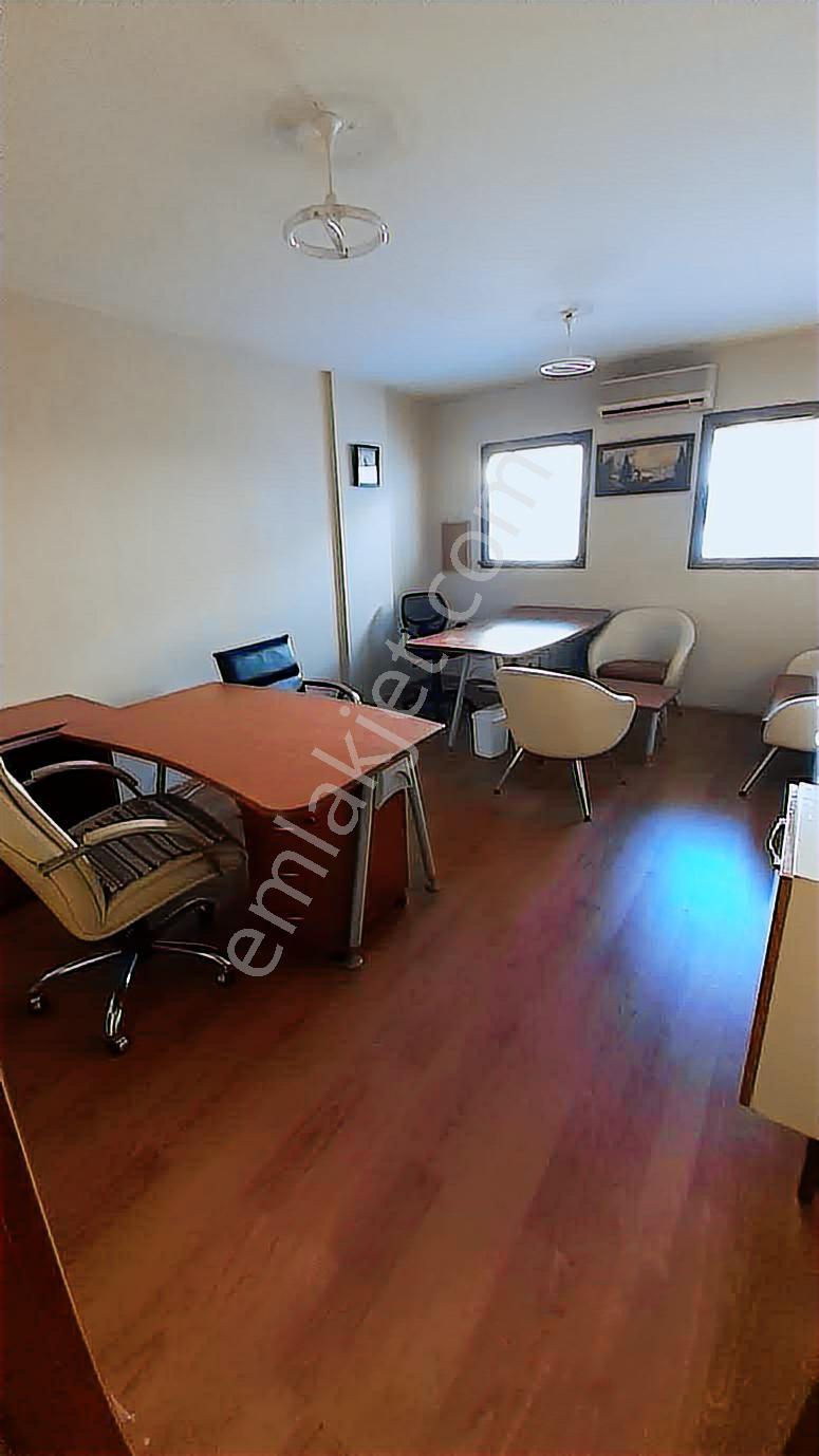 Karşıyaka Çarşı'da Eşyalı Kiralık Ofis - Görsel 33