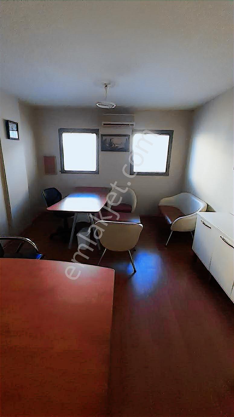 Karşıyaka Çarşı'da Eşyalı Kiralık Ofis - Görsel 16