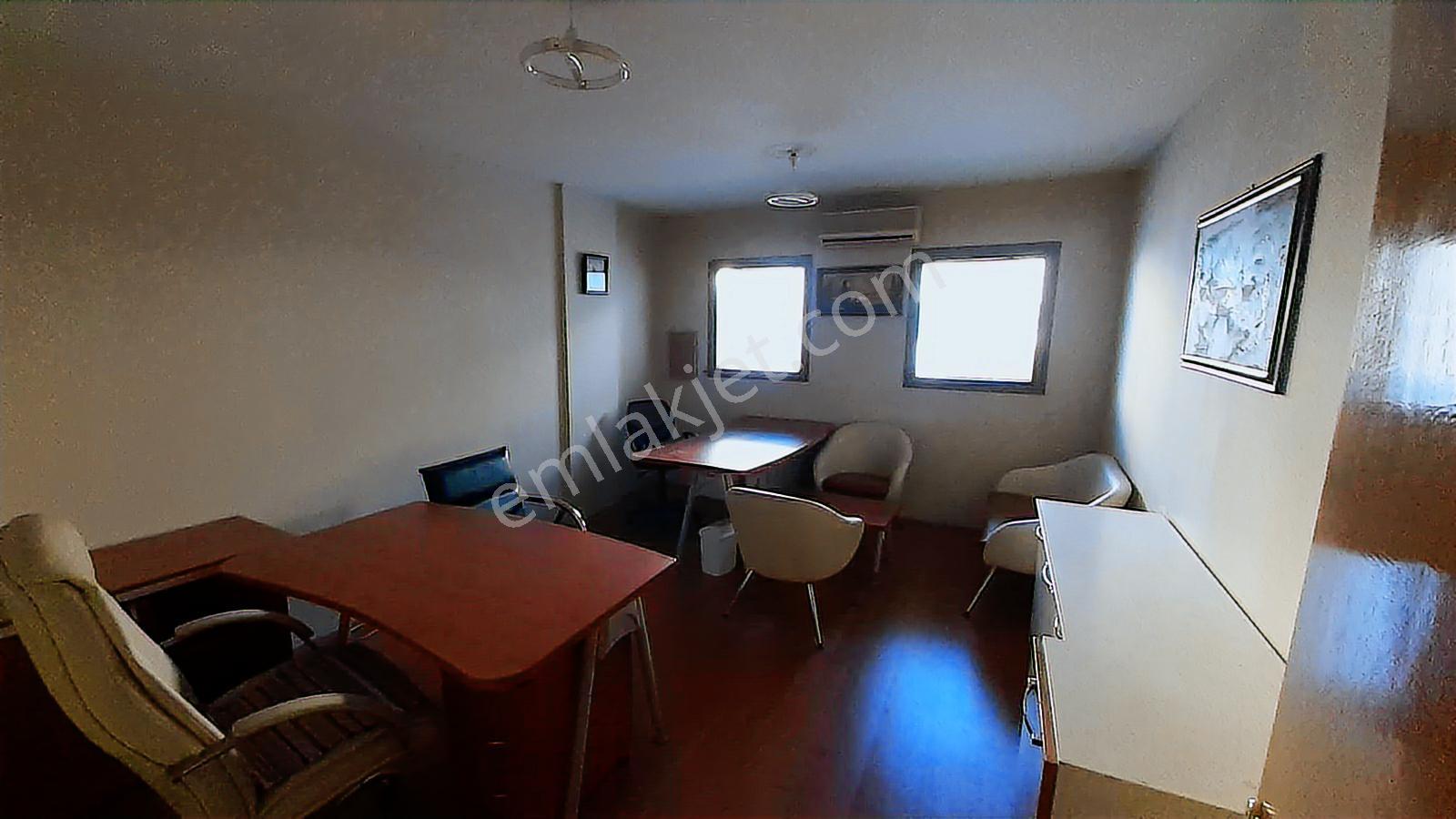 Karşıyaka Çarşı'da Eşyalı Kiralık Ofis - Görsel 17