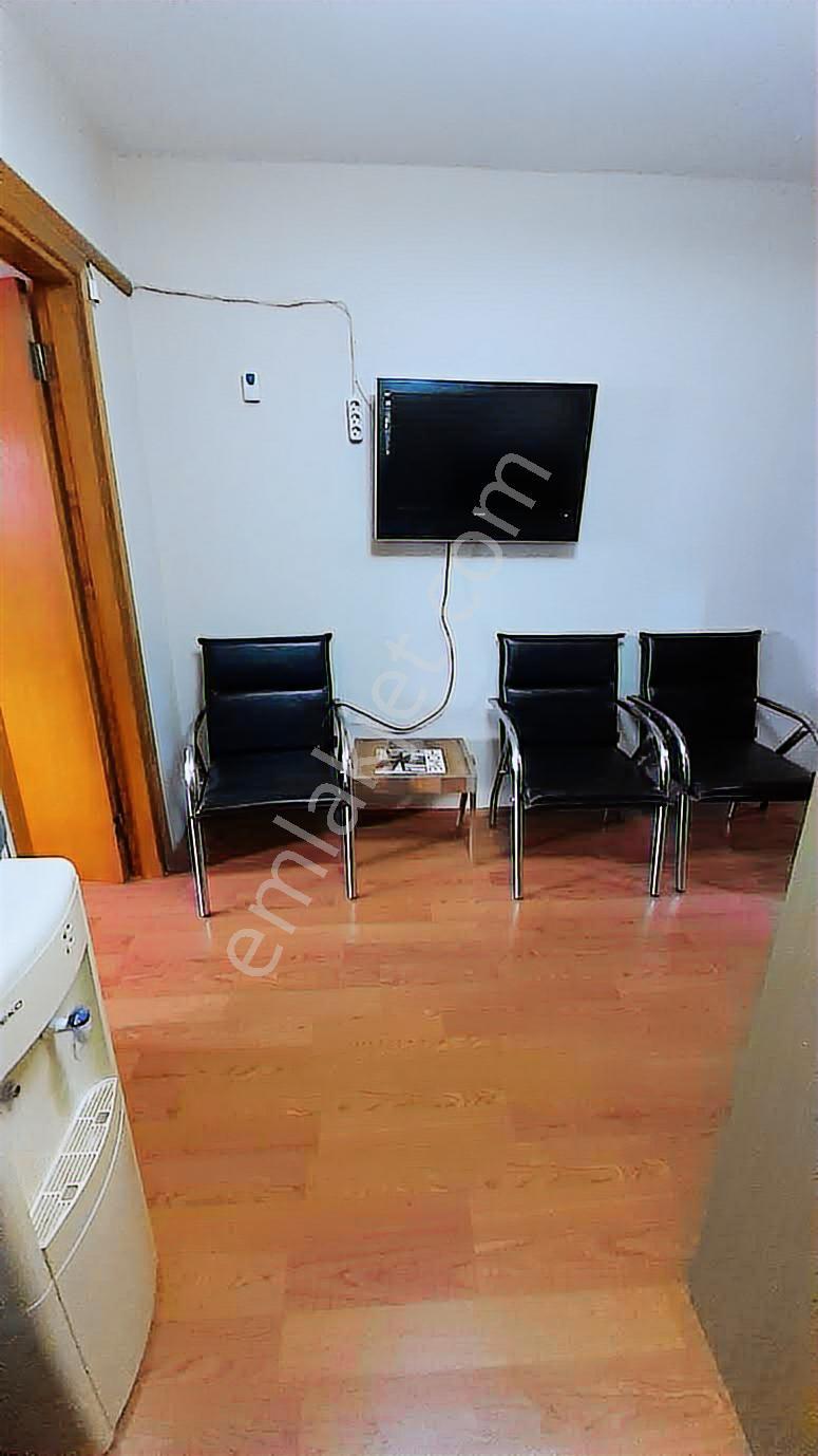 Karşıyaka Çarşı'da Eşyalı Kiralık Ofis - Görsel 12
