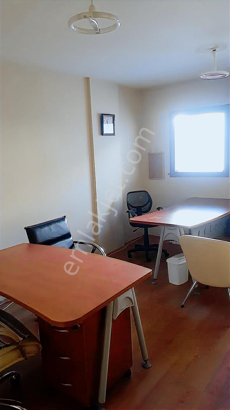 Karşıyaka Çarşı'da Eşyalı Kiralık Ofis - Görsel 6