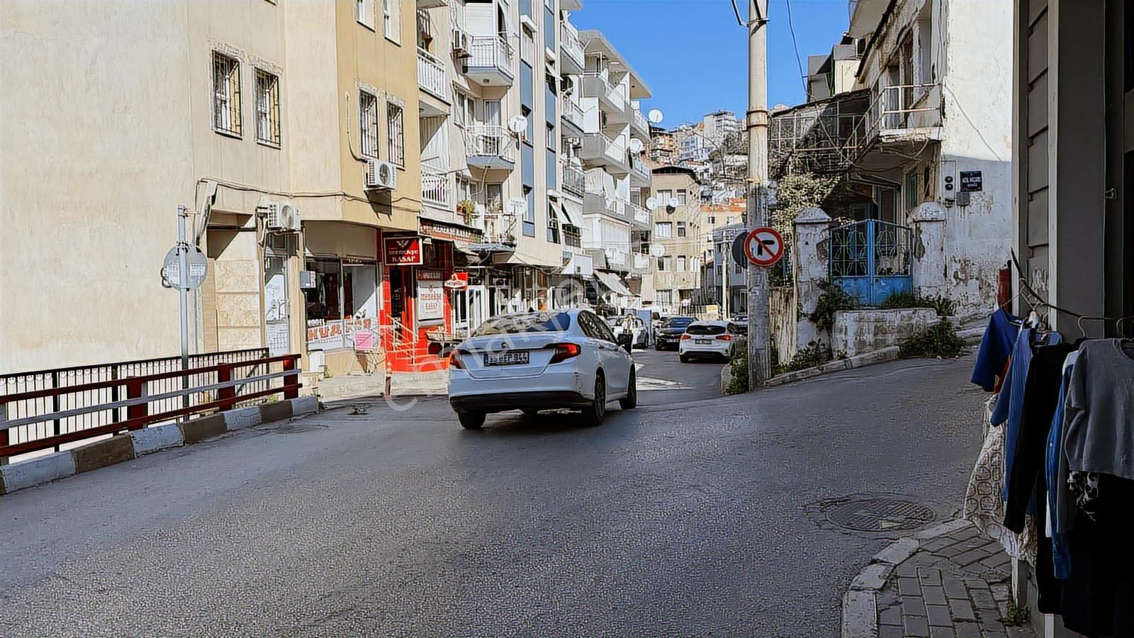 Bayraklı'da Merkezi Konumda Kiralık Dükkan - Görsel 26
