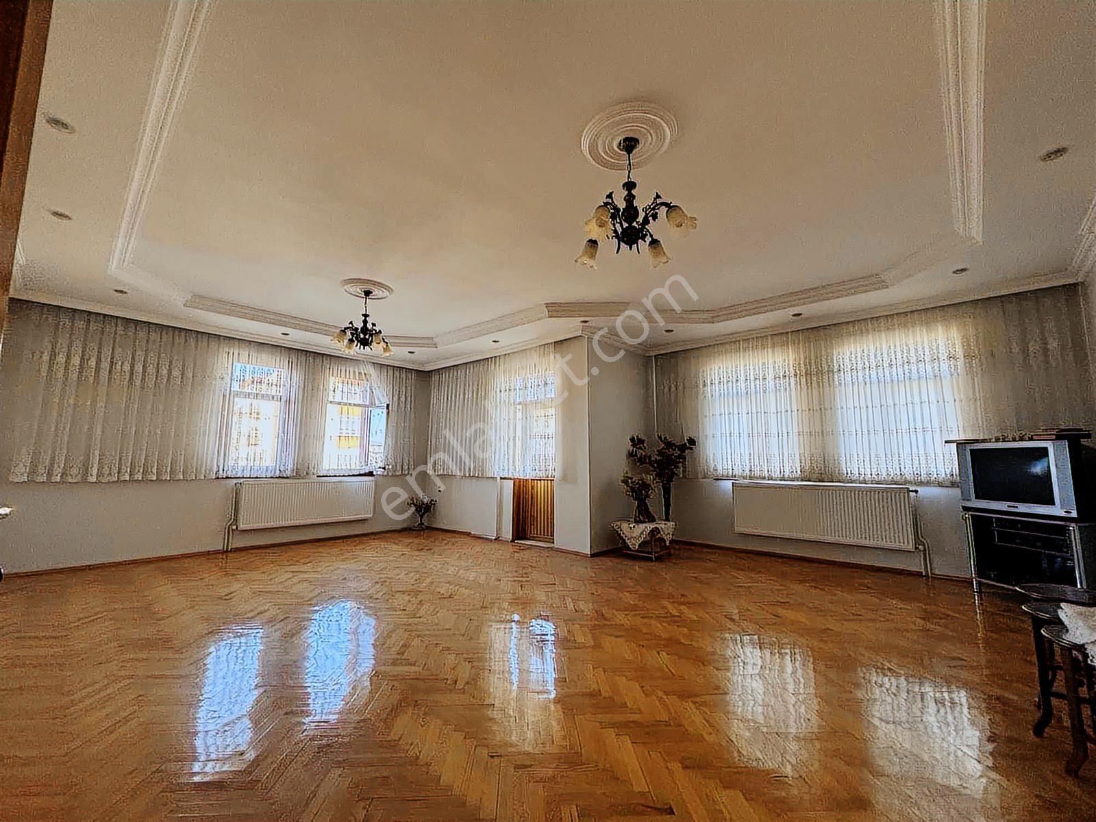 Meram Melikşahta 200m² Bakımlı Geniş Ve Ferah 4+1 Aile Dairesi - Görsel 16