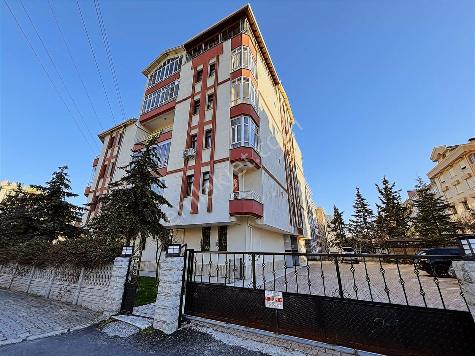 Meram Melikşahta 200m² Bakımlı Geniş Ve Ferah 4+1 Aile Dairesi - Görsel 4
