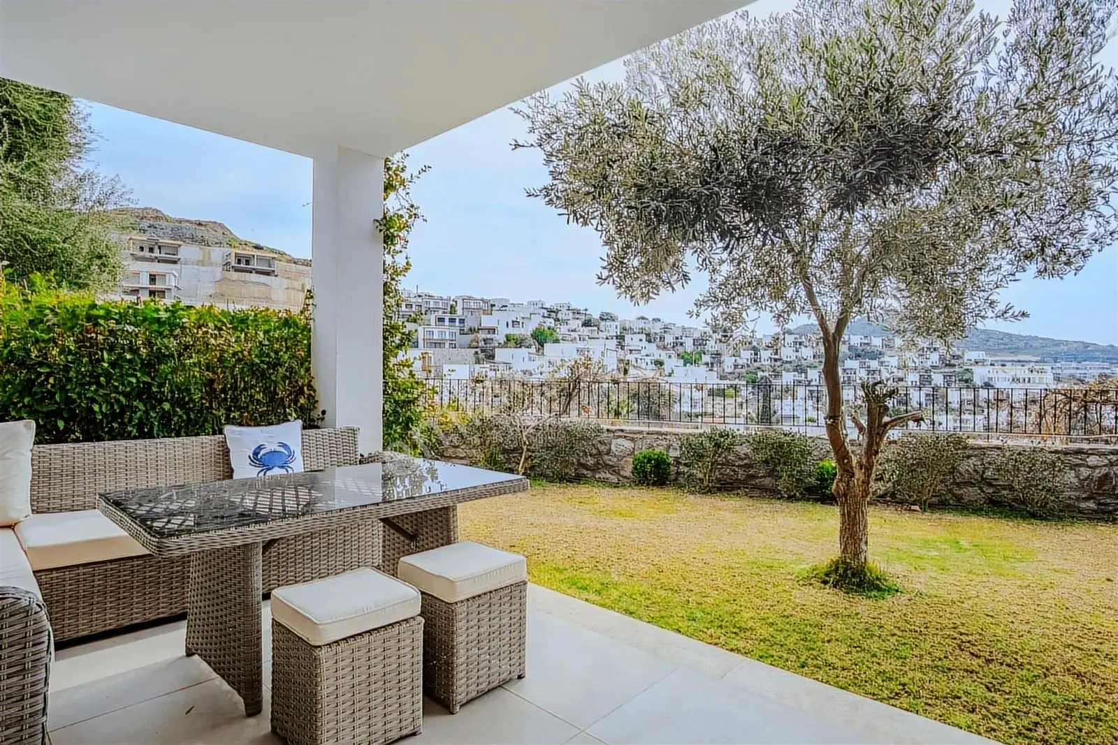 Bodrum Gümüşlük Bahçeli Ve Deniz Manzaralı Satılık Daire