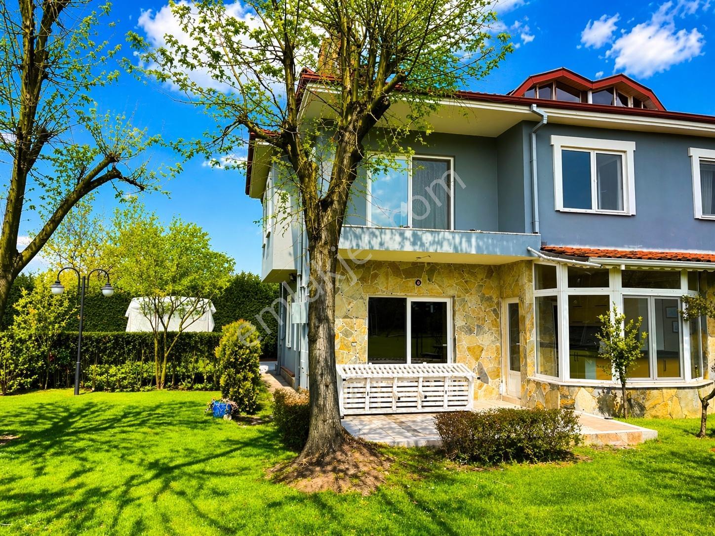 Kartepe'de Doğa İçinde Kapalı Sitede Geniş Bahçeli 5+1 Villa - Görsel 14
