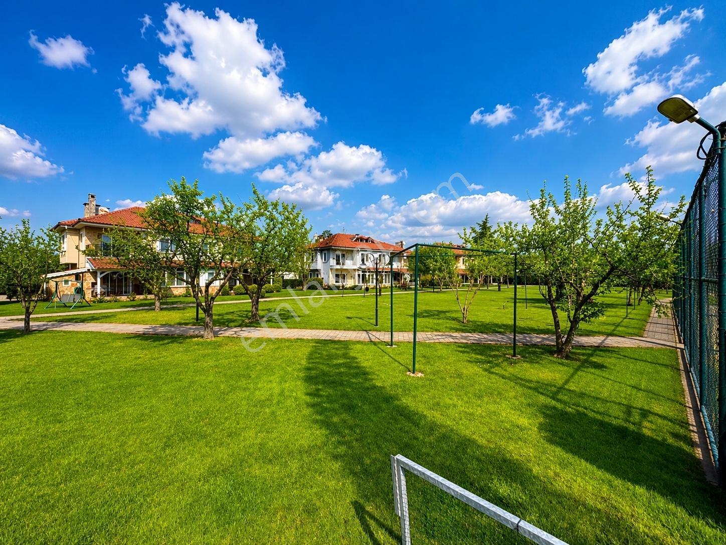 Kartepe'de Doğa İçinde Kapalı Sitede Geniş Bahçeli 5+1 Villa - Görsel 8