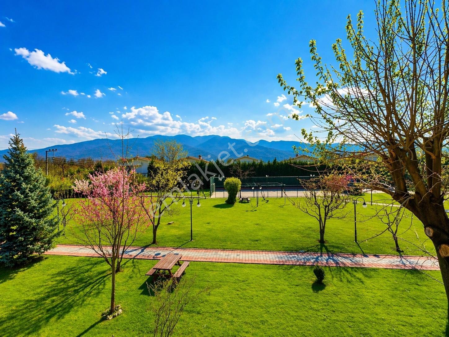 Kartepe'de Doğa İçinde Kapalı Sitede Geniş Bahçeli 5+1 Villa - Görsel 16