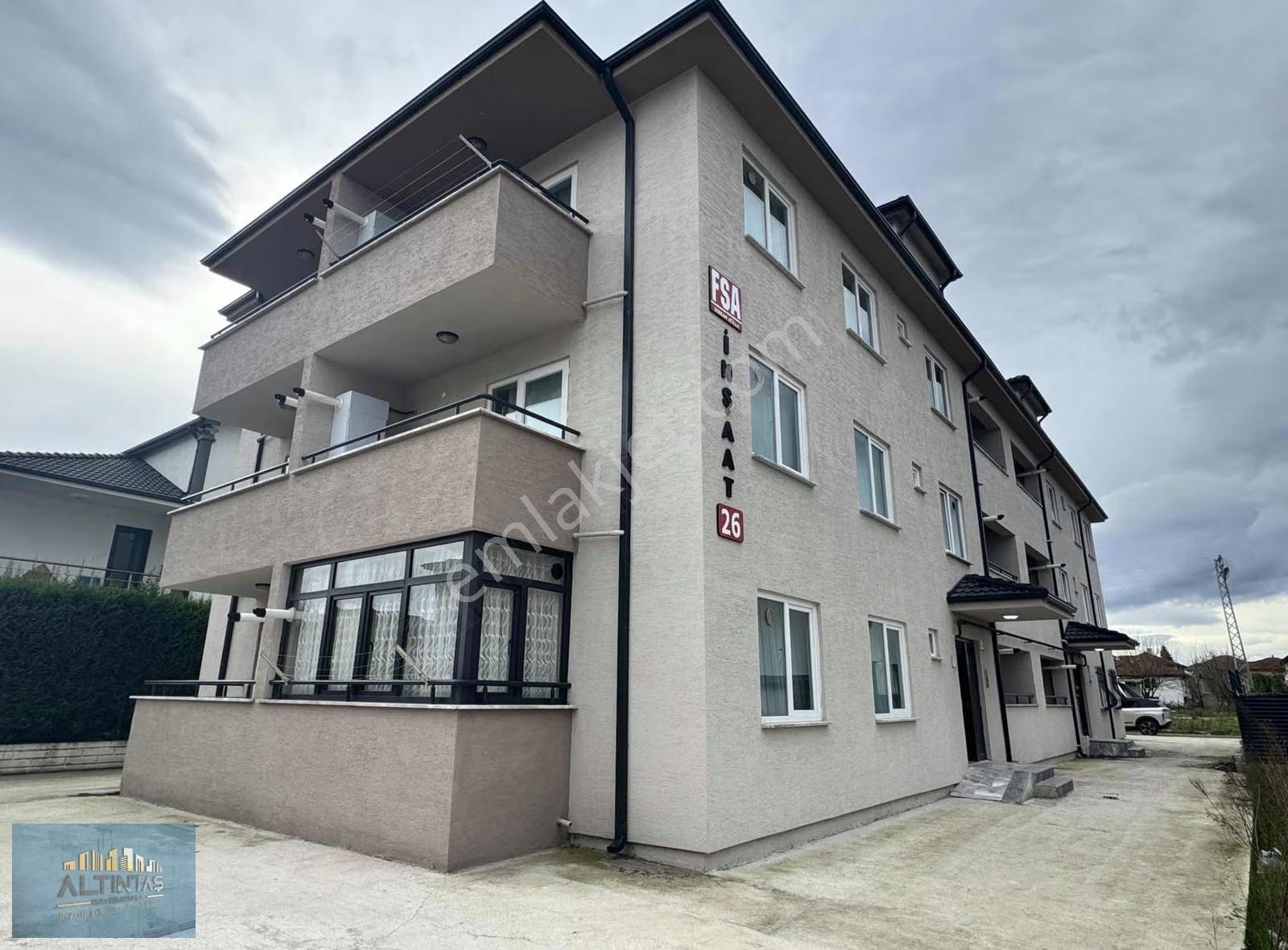 Üniversiteye Komşu Koridorlu Orta Kat Ekstralı Satılık 1+1