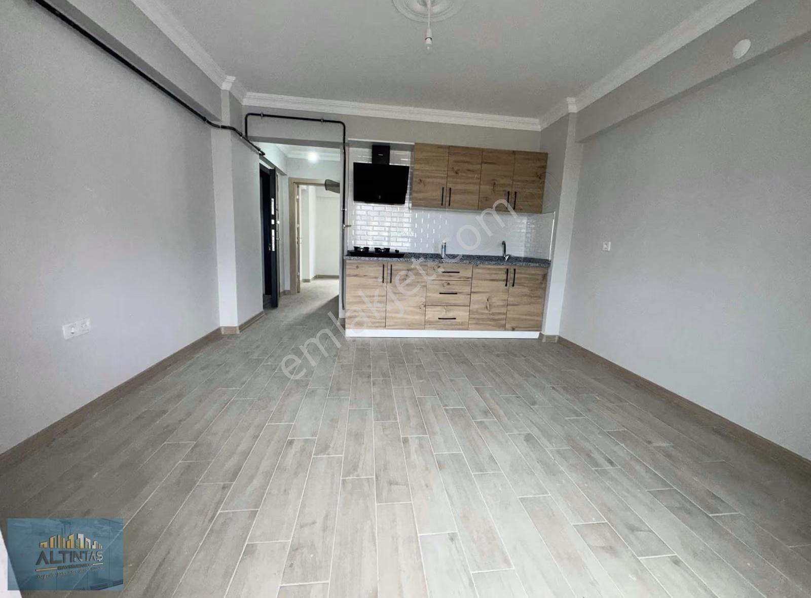 Üniversiteye Komşu Koridorlu Orta Kat Ekstralı Satılık 1+1 - Görsel 5