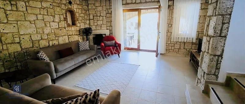 Alaçatı Çeşme'de 3+1 Kiralık Havuzlu Eşyalı Villa - Görsel 27