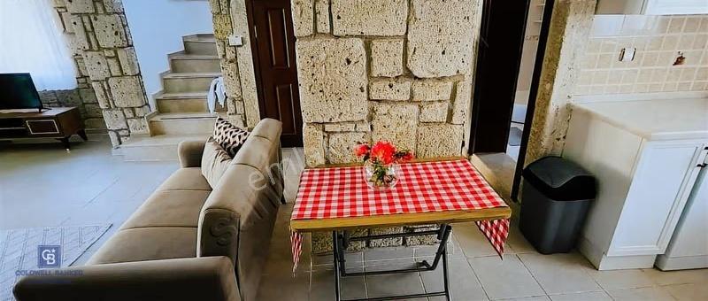 Alaçatı Çeşme'de 3+1 Kiralık Havuzlu Eşyalı Villa - Görsel 23
