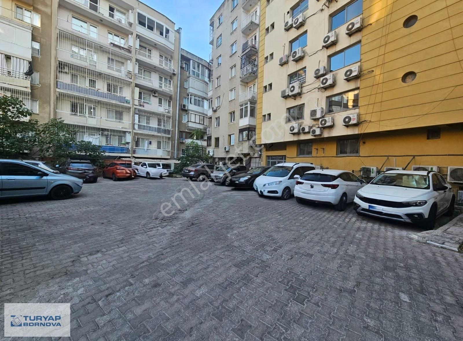 Bornova Merkez'de Öztürk İş Merkezi'nde Satılık 1+0 Ofis - Görsel 8