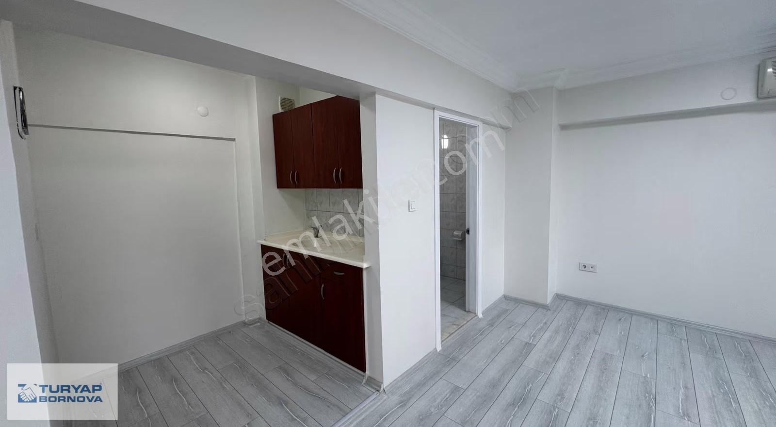 Bornova Merkez'de Öztürk İş Merkezi'nde Satılık 1+0 Ofis - Görsel 20