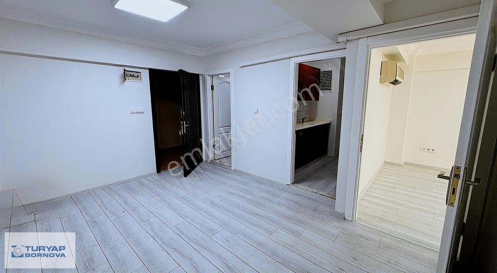 Bornova Merkez'de Öztürk İş Merkezi'nde Satılık 2+1 Ofis - Görsel 14
