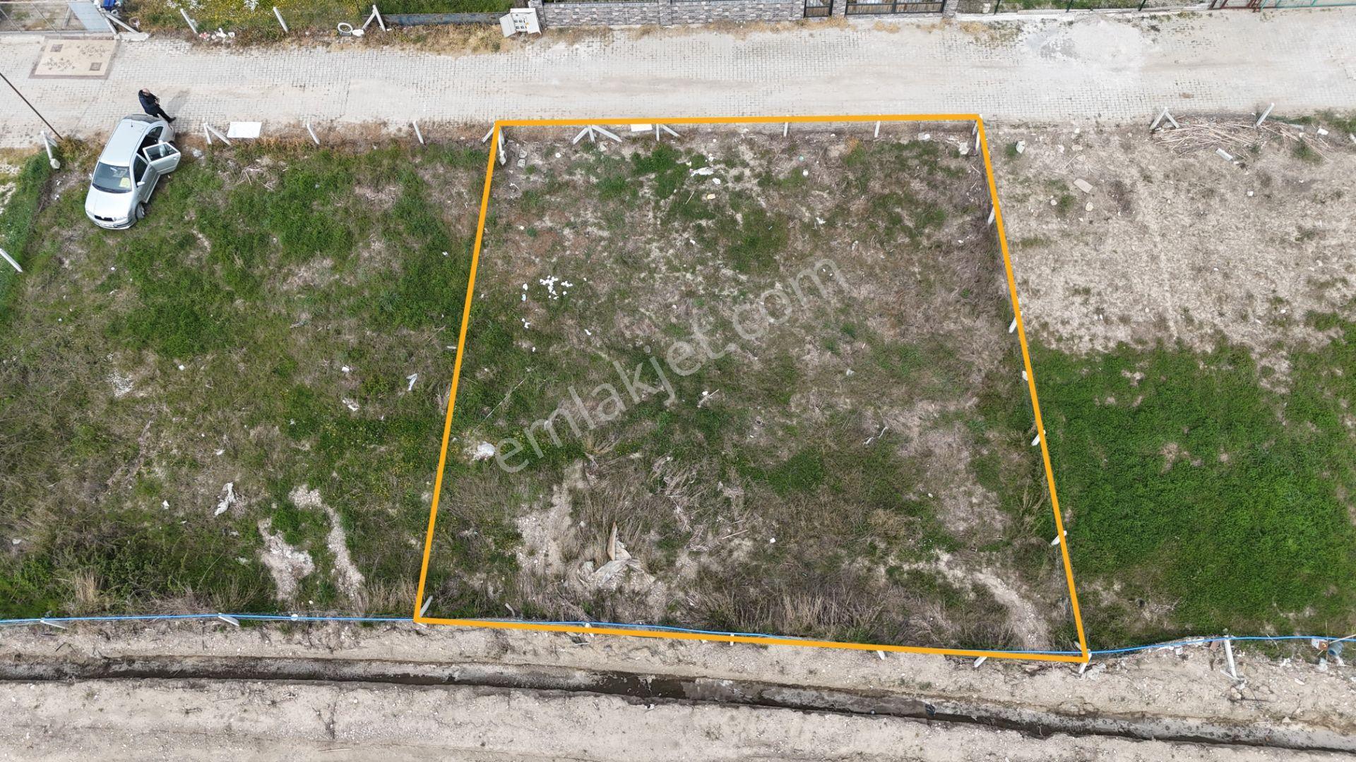 İzmir Menderes Değirmenderede 300 M2 Noter Satışlı Elektrik Su Aktif