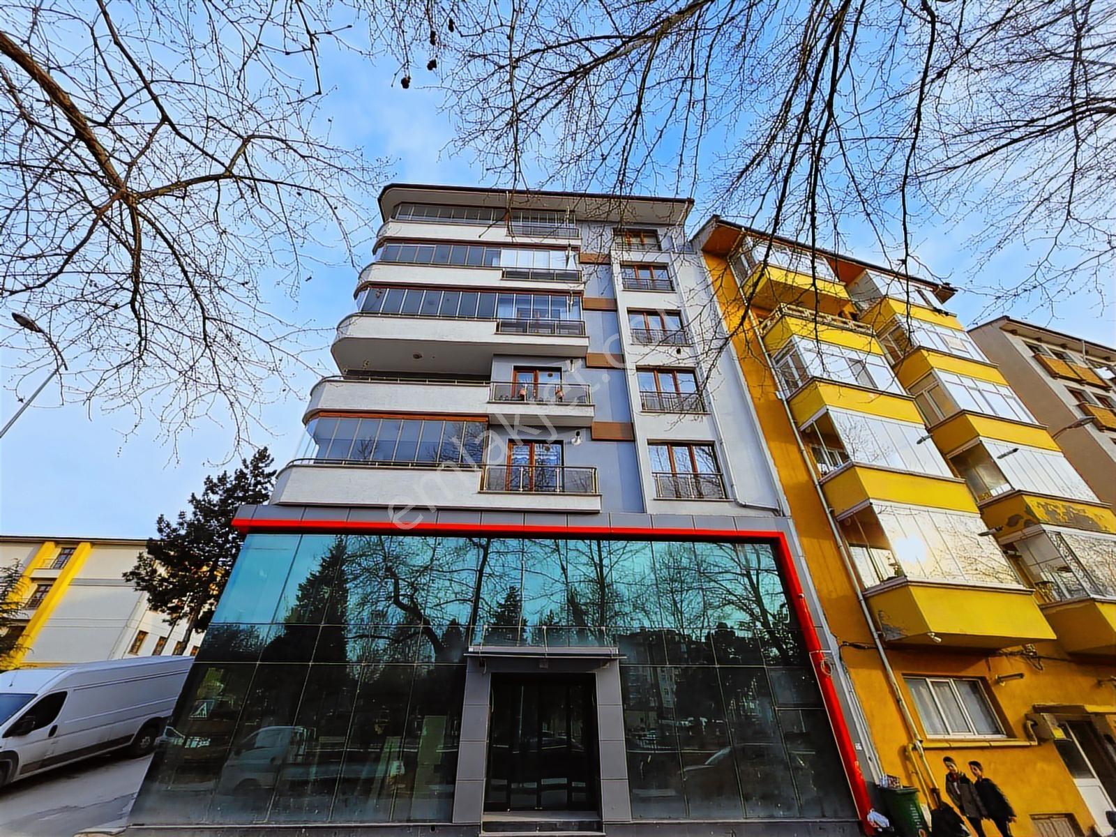 »garanti Emlak'tan Şehir Merkezinde, 300 M² Emsalsiz Bir Dükkan« - Görsel 33