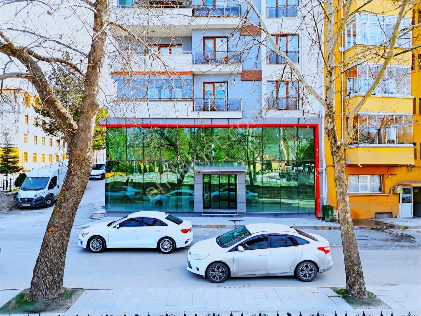 »garanti Emlak'tan Şehir Merkezinde, 300 M² Emsalsiz Bir Dükkan« - Görsel 8