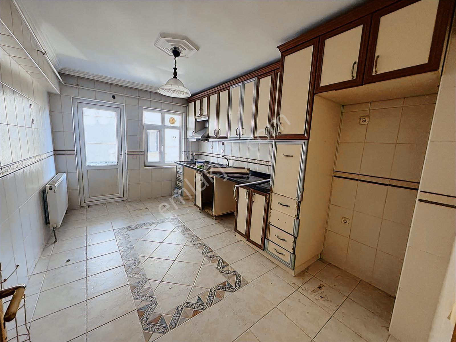 Stm Emlaktan Kurtuluş Caddesi Üzerinde Kiralık Geniş 3+1 Daire - Görsel 6