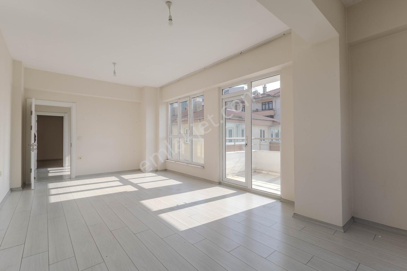 Bolu Merkez'de Adliye Karşısında Geniş 2+1 Kiralık Ofis - Görsel 15