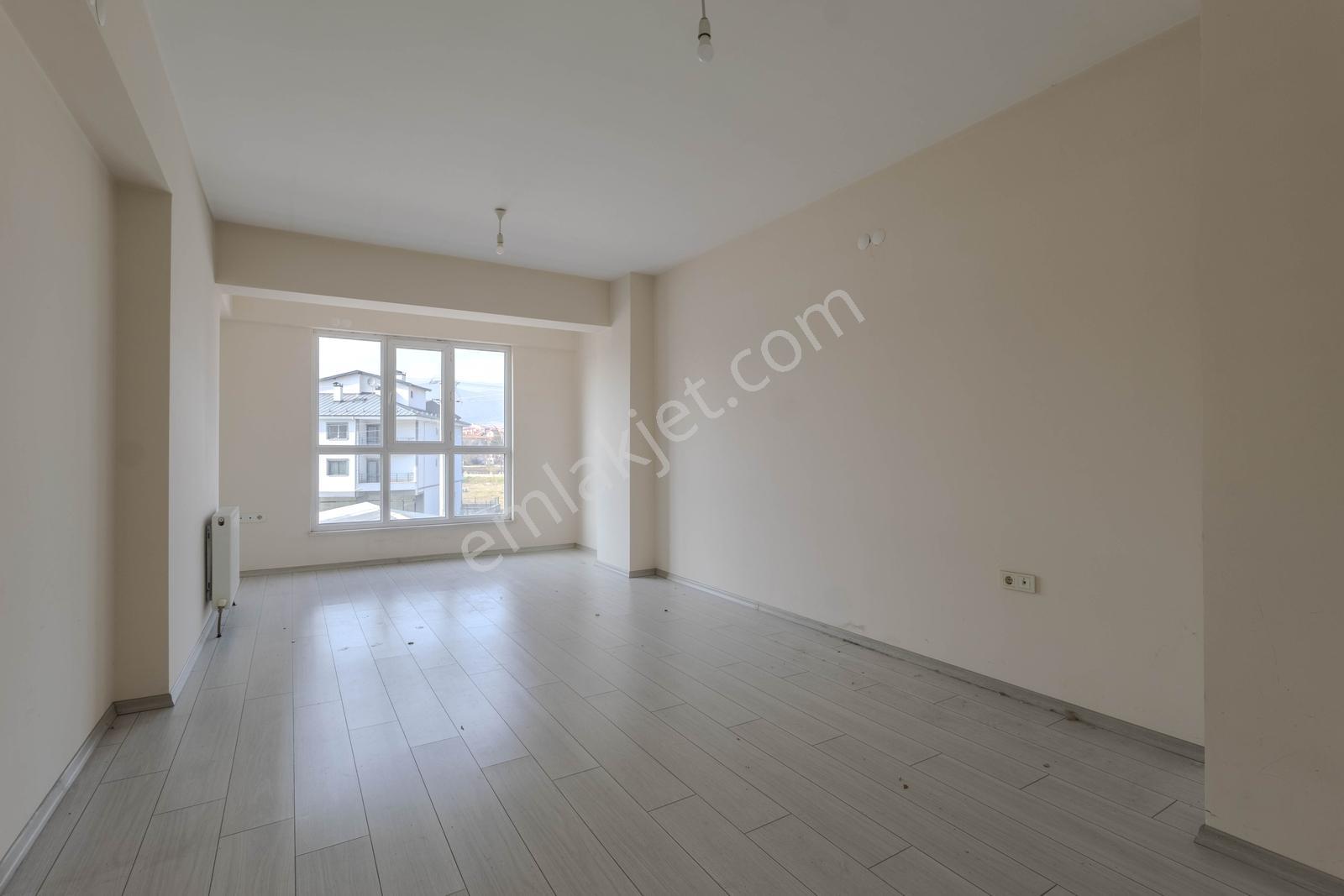Bolu Merkez'de Adliye Karşısında Geniş 2+1 Kiralık Ofis - Görsel 32