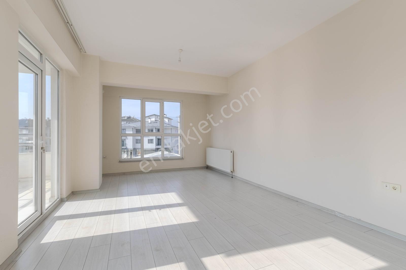 Bolu Merkez'de Adliye Karşısında Geniş 2+1 Kiralık Ofis - Görsel 16