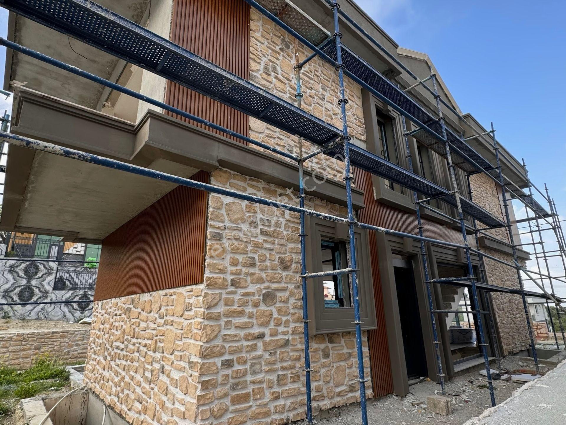 Kuşadası Yayla Köy'de Satılık Özel Havuzlu Köşe Konumlu 4+1 Villa - Görsel 19