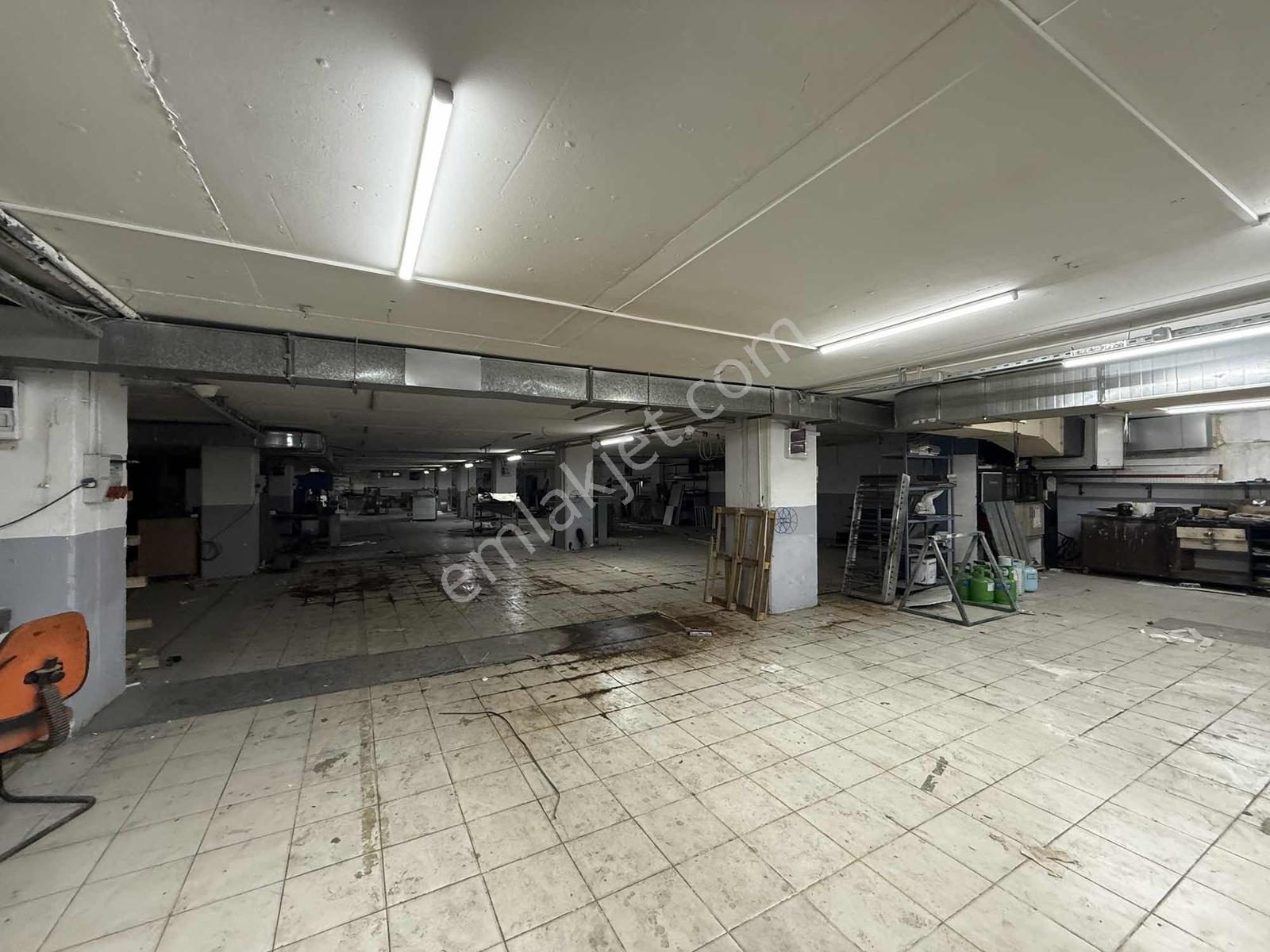 Sultangazi Uğur Mumcuda Kiralık 1000 M² Dükkan - Görsel 26