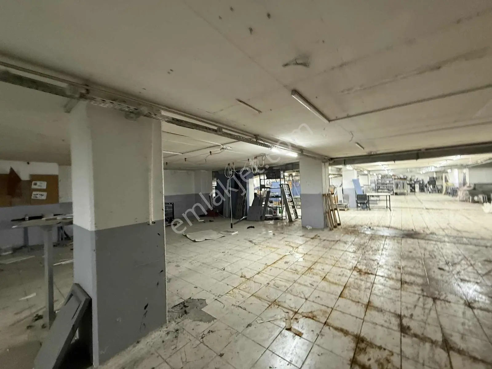 Sultangazi Uğur Mumcuda Kiralık 1000 M² Dükkan - Görsel 8