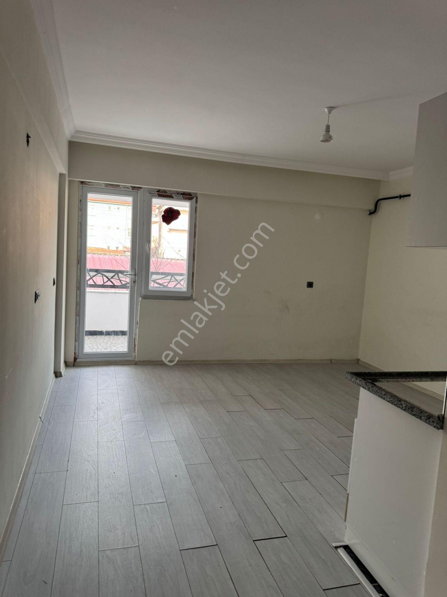 Adalet Gold Group Emlak'tan Bağlar Mahallesi'nde Merkezin Göbeğinde Kiralık 1+1 Daire - Görsel 2