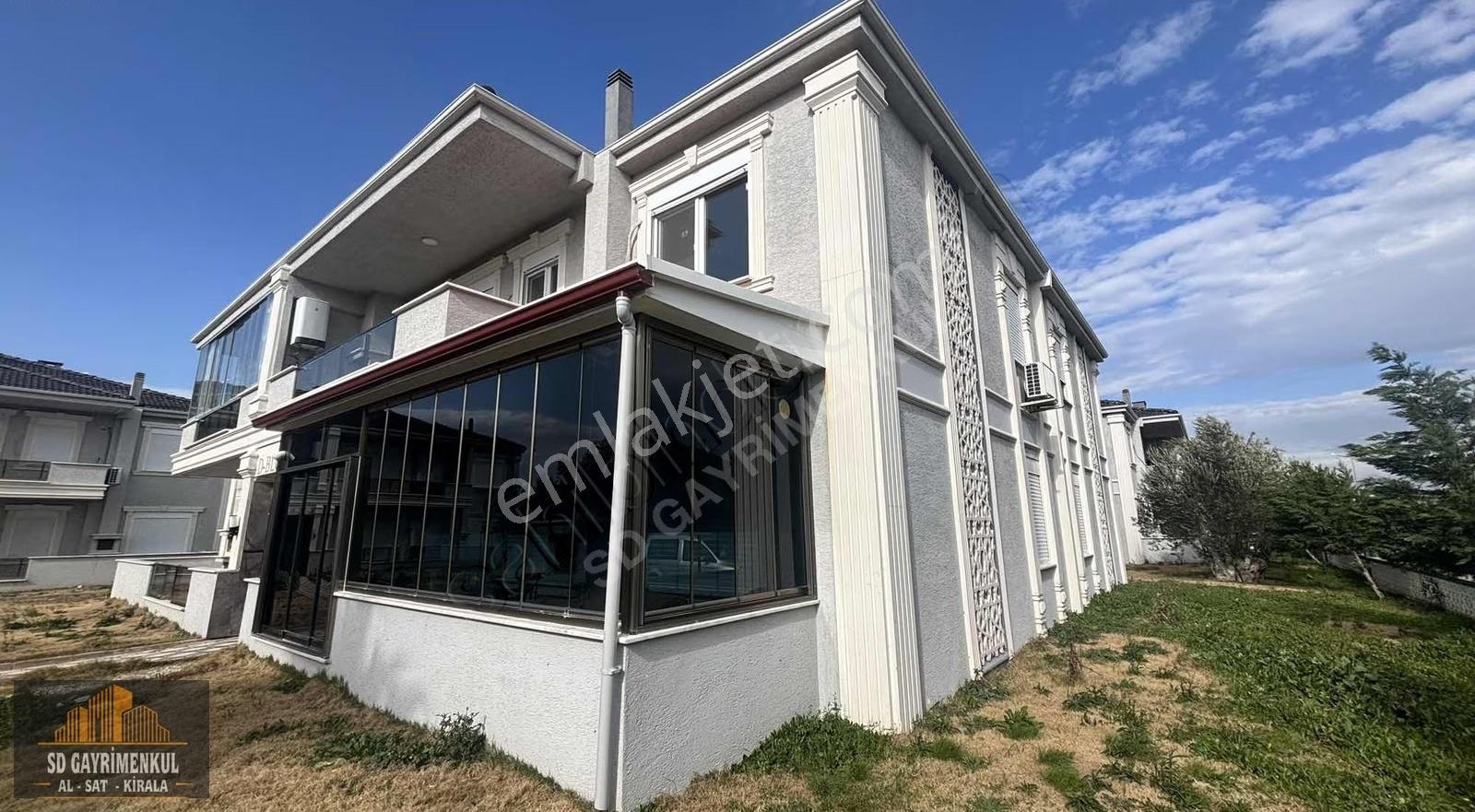 Ayvalık Küçükköy Havuzlu Sitede Giriş Ve 1. Kat 2+1 - Görsel 3