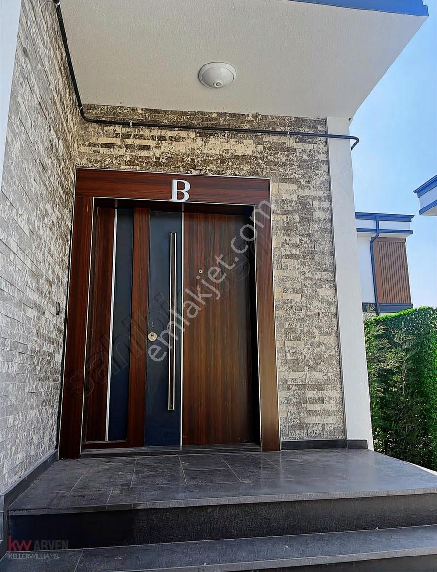 Kartepe'de Butik Kendine Ait Havuz Ve Bahçeli Satılık Villa - Görsel 23