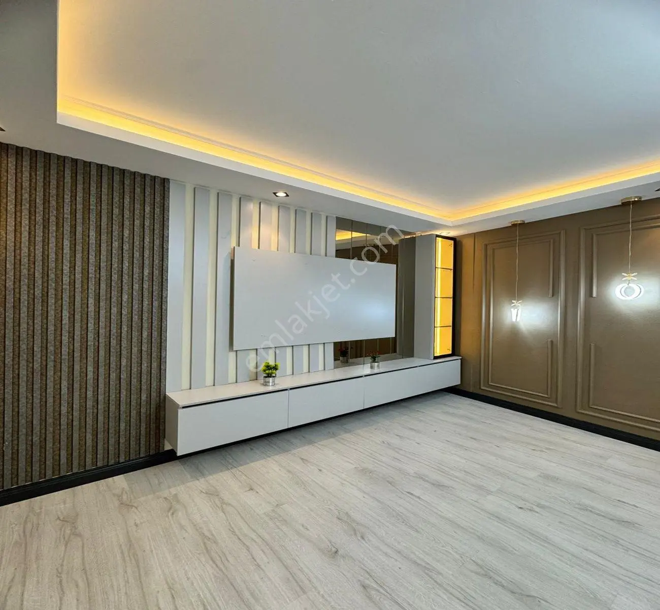 Boss Yapı'dan Metrobüse Yakım Cam Seviyesi Yüksek 2+1 125m² Bahçeli Bahçe Katı