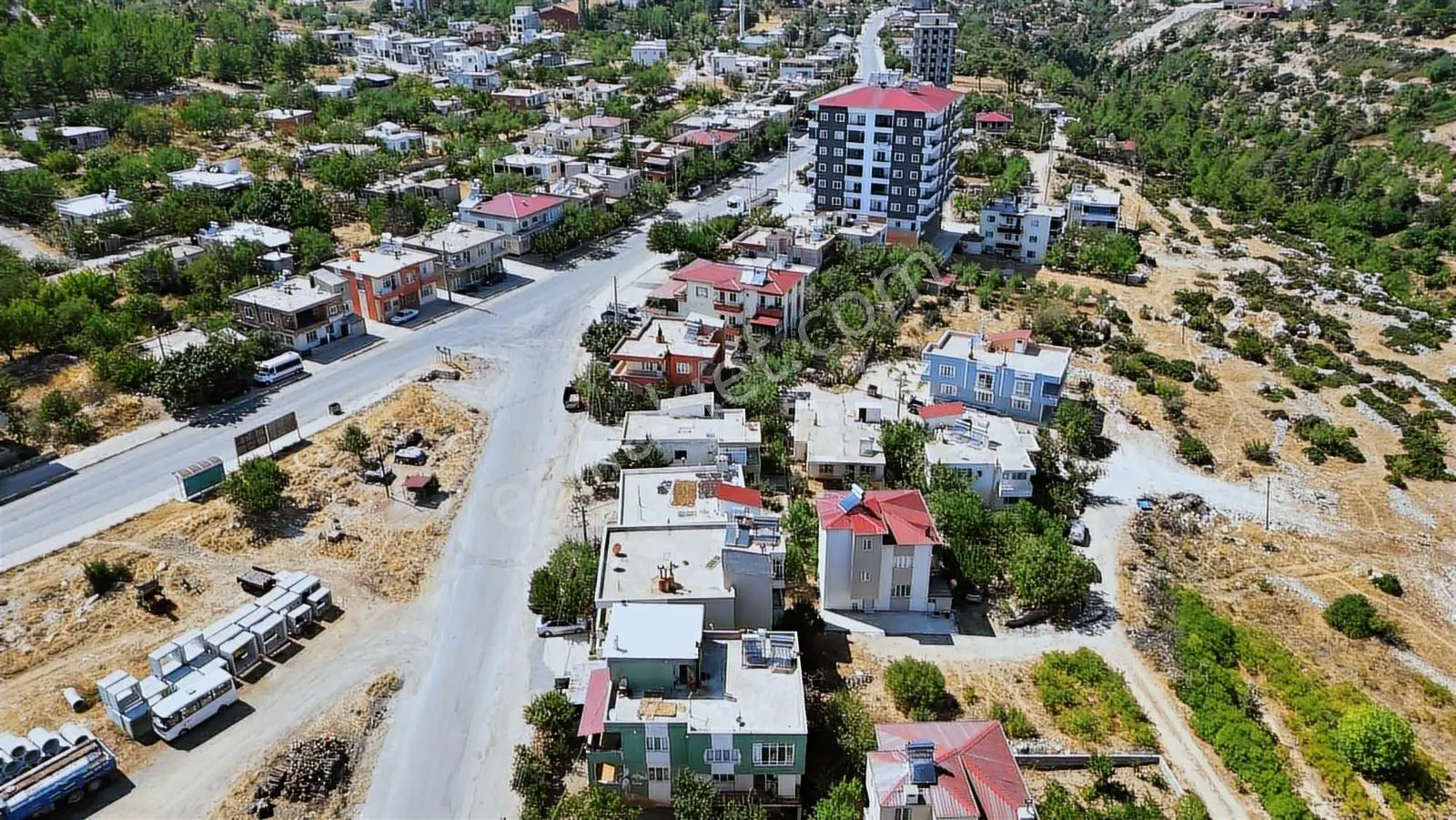 Akdeniz Mahallesinde Aydıncık Yolu Üzerinde Ev Yeri