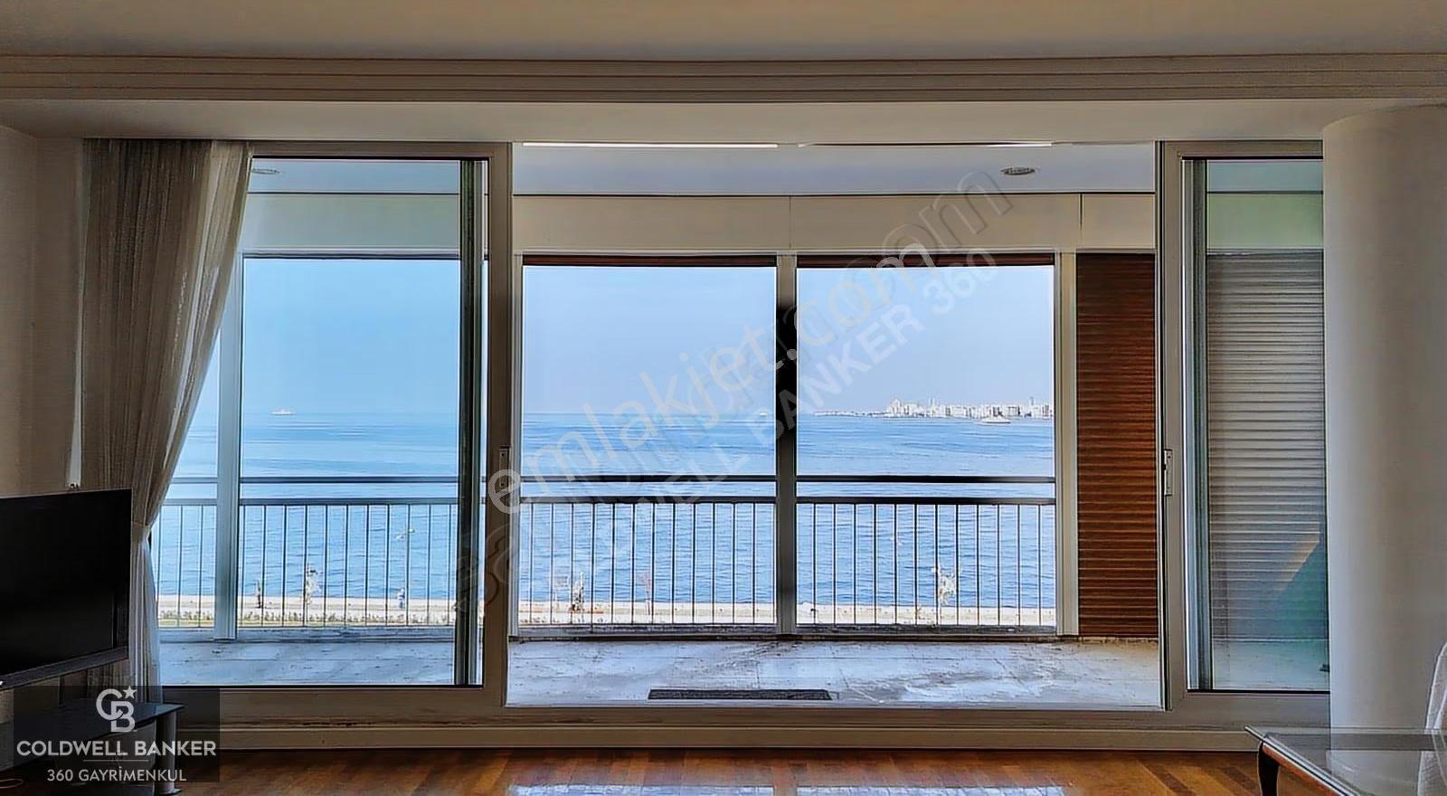 Alsancak Kordon'da Deniz Manzaralı 4+1 Köşe Daire