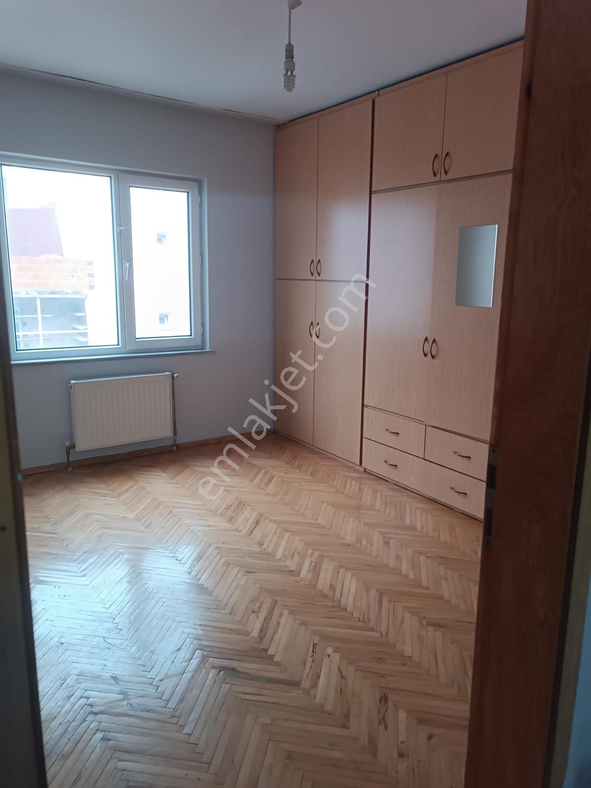 Vilayet Meydanında Kiralık 2+1 Balkonlu Ara Kat Daire - Görsel 12