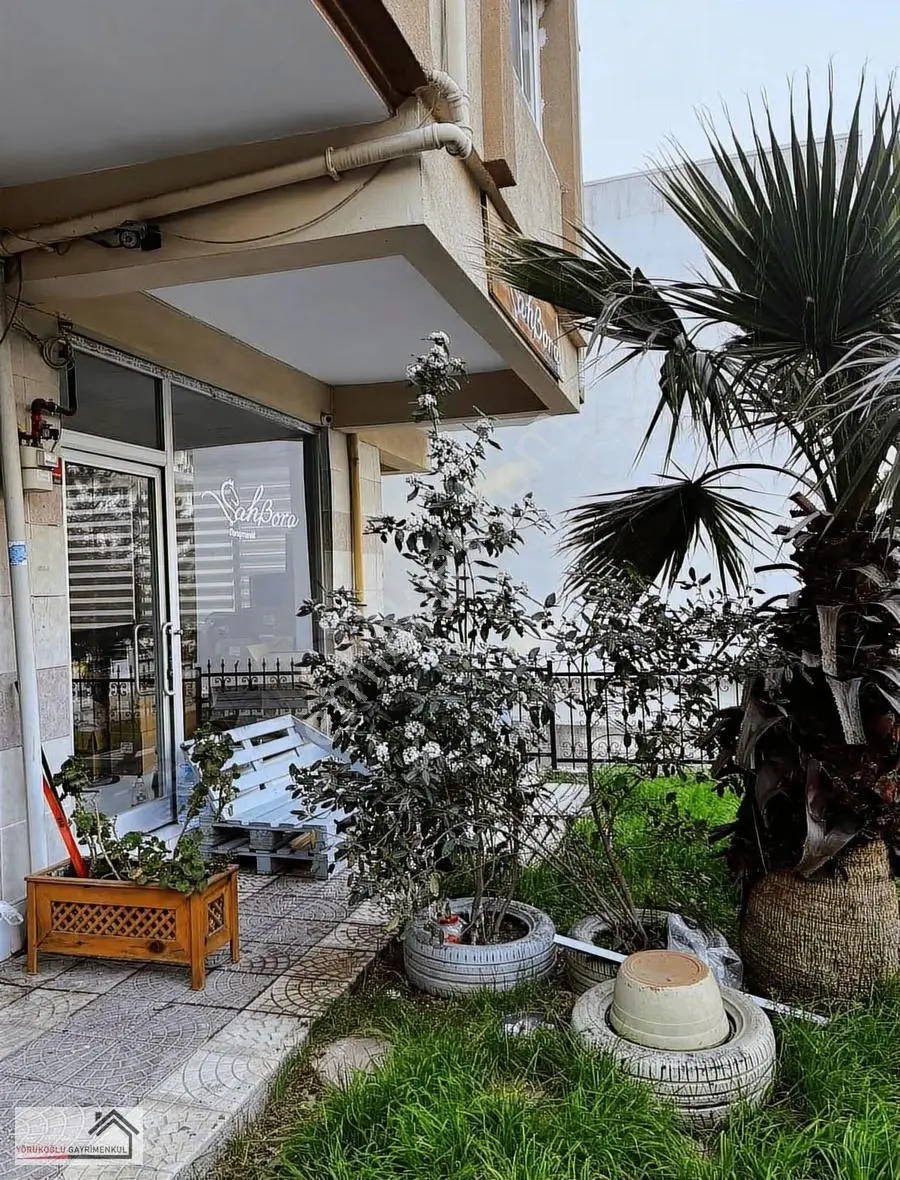 İhsaniye Mahallesinde Fsm'ye Yakın 40 M² Kiracılı Satılık Dükkan