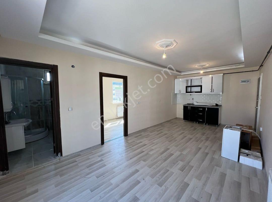 Atatürk Mahallesinde 1+1 Kiralık Daire - Görsel 4