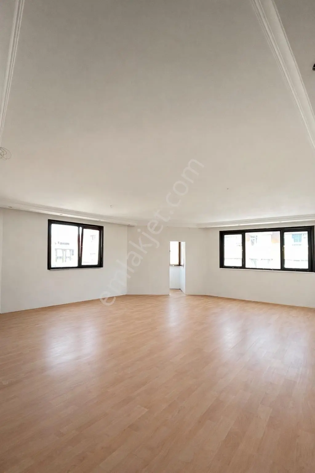 Kiralık 50m2 Ofis Şirinevler Metro - Metrobüs Dibi - Görsel 2