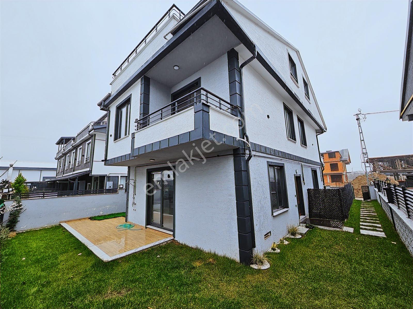 Deniz'den 4+1 Müstakil Havuzlu, Geniş Bahçeli Villa - Görsel 27