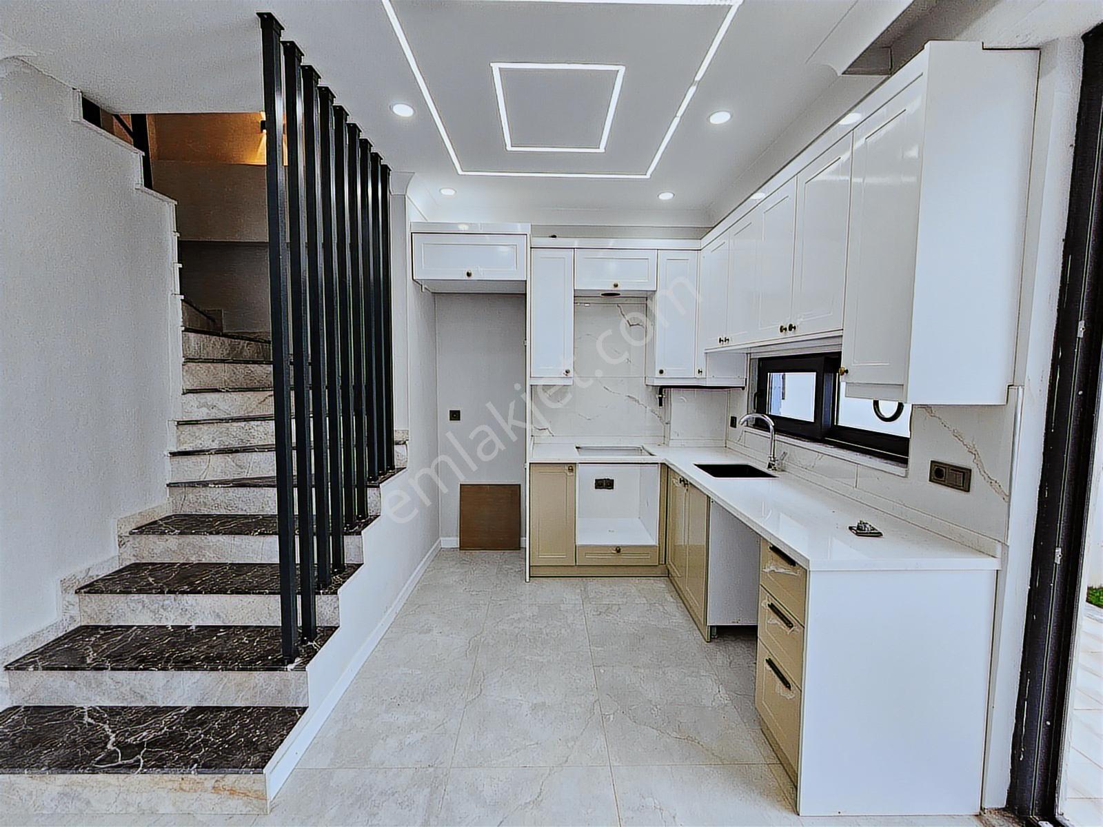 Denize Yürüme Mesafesinde, 3+1 Yerden Isıtmalı Bahçeli Villa - Görsel 7