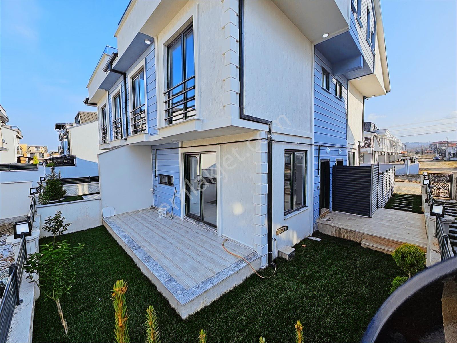 Denize Yürüme Mesafesinde, 3+1 Yerden Isıtmalı Bahçeli Villa - Görsel 23